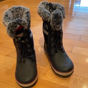 Girls size 4 Bogs boots